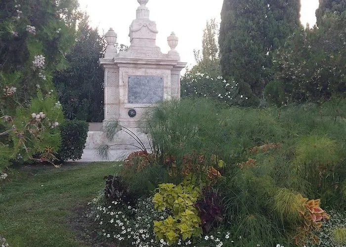 Precioso Piso-apartamento En Barrio De Appartamento *